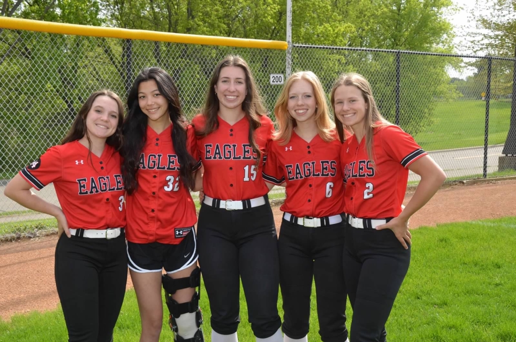 2023 softball senior leaders